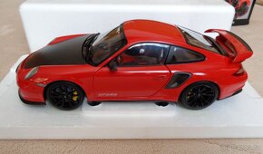 Porsche 911 GT2 RS 2011 1:18 Minichamps - 2
