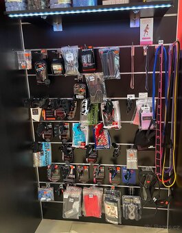 Space Wall - 2 stěny s 58 háčky se slevou 75% - 2
