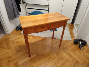 Maly dreveny stul. Rozmery S x H x V: 90 x 43.5 x 79 - 2