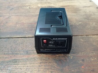 Měnič HQ P.SUP.37-HQ 220V na 110V 300W - 2