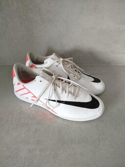 SÁLOVKY NIKE MERCURIAL VAPOR 15 CLUB IC - 2