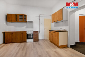 Pronájem bytu 4+1, 104 m², Jičín, ul. Valdštejnovo náměstí - 2