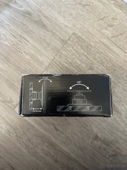 univerzální nástěnný držák na televizor/monitor - 2