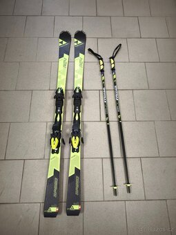 Prodám lyže Fischer RC 4 (165cm) a hůlky Wedze - 2