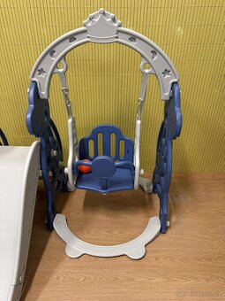 Dětská skluzavka se skládací houpačkou a košem – TOP STAV - 2