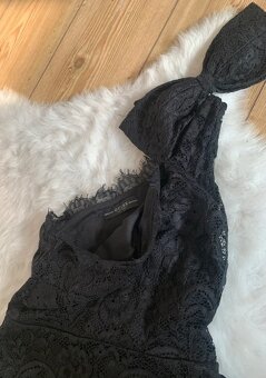 Dámské nové krajkové šaty Guess s mašlí vel. S - 2