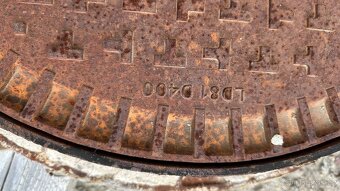 Silniční litinový poklop LD81 D400 - 2