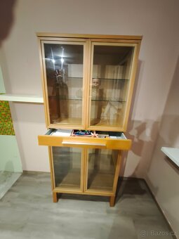 Prodám prosklenou skříňku - 2