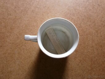 Hodně starý hrnek po prababičce - 2