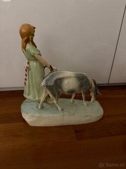 Royal Dux - Dívka s kozlem - 2