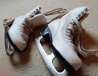 dívčí lední brusle - 2