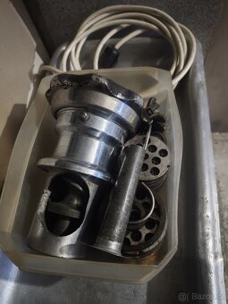 Řeznický mlýnek na maso Vlček RM 100A - 2