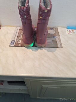 Svítící holinky lupilu - 2