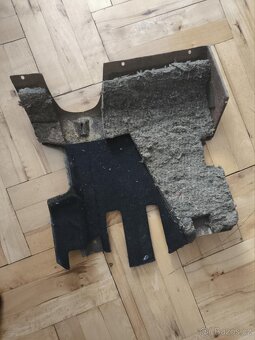 Bmw e30 kryt pod volant - 2