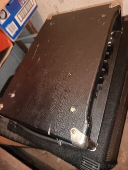 Baskytarový zesilovač s reproboxem, Ashdown & Behringer - 2