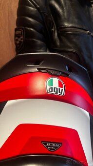motorkářská helma AGV - 2