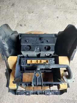 Kompletní středový panel Audi A3 vč. Klimatroniku - 2