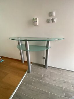 Designový skleněný konzolový stolek - 2