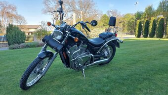 Suzuki Intruder VS 800 - 2