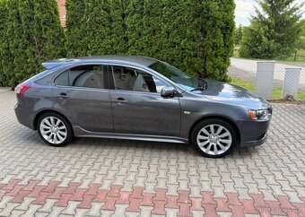 Mitsubishi Lancer 1,8i Pravidelný servis 1 Majit benzín - 2