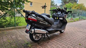 Suzuki Burgman Executive + kufr Givi Maxia 55l - 2
