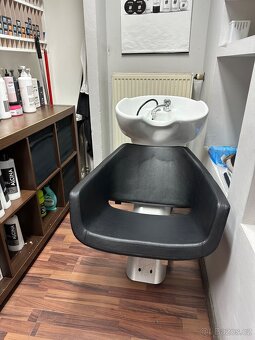 Prodám kadeřnický set-stříhací křeslo+mycí křeslo - 2