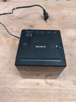 Rádiobudík SONY ICF-C1, černý (black) - 2