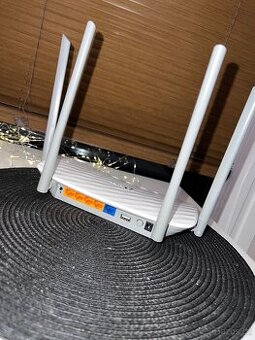 Domácí modem/router od značky TP-Link - 2