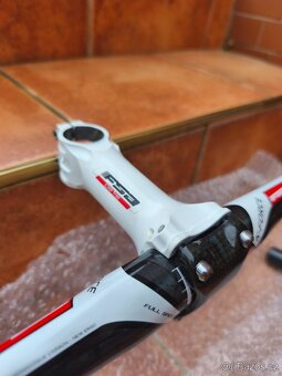 Silniční řidítka FSA a představec FSA - 2