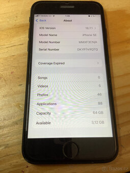 Rok používaný Apple iPhone SE (2022) 64GB černý, 87% baterie - 2