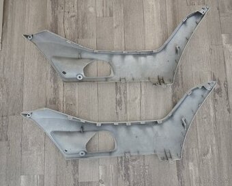 DOLNÍ JE PRYČ Levý boční spodní plast Honda PCX 18-20 - 2