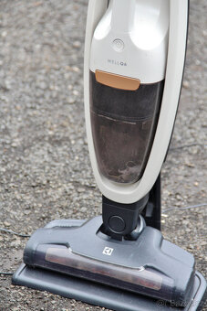 Tyčový vysavač Electrolux WELL Q6  Baterie slabá  - 2