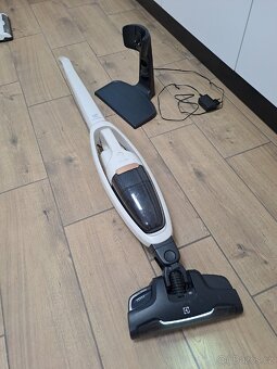 Aku tyčový vysavač ELECTROLUX - 2