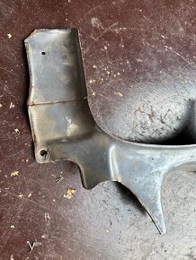 Pravý plech (trojdielne podsedlové plechy )JAWA 350/354 kyv - 2