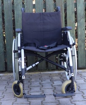 016-Mechanický invalidní vozík Meyra. - 2