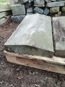 Pískovcová stříška - 2