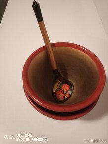 Dřevěné ručně malované nádobí
- 2