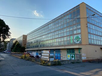 prodám garáž na Proseku P 9 Lovosická zamykatelná - 2