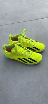 Dětská sálová obuv Adidas 31,5 - 2