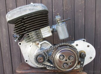 starý závodní motor jawa čz kývačka pérák 476 soutěžní scott - 2