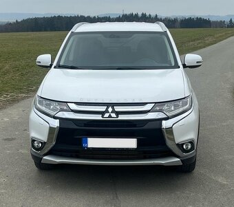 Mitsubishi Outlander 4x4, 09/2015, bílá, nafta, 7 místné - 2