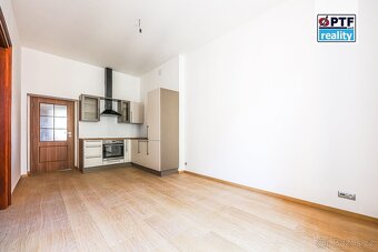 Nadstandardní byt 2+kk plus prostorná pracovna k pronájmu – - 2