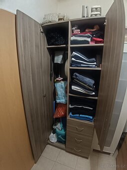 Šatní skříň - 2