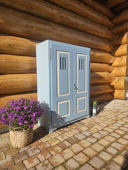 Krásná selská skříň po renovaci - 2