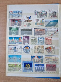 Poštovní známky v albu - 2