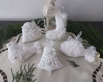 Bílé - krajkové ozdoby - 2