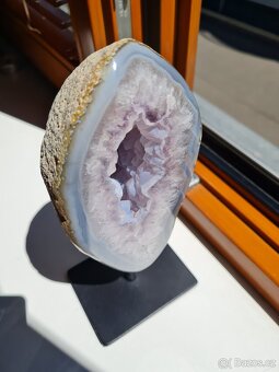 Achát na stojanku - 2