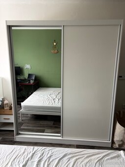 Šatní skříň - 2