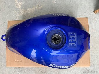 Kawasaki-nádrž - 2