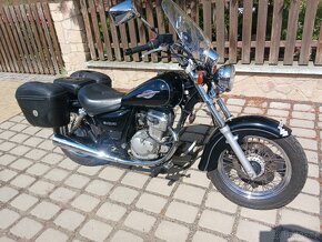 Suzuki GZ 125 Marauder - 2